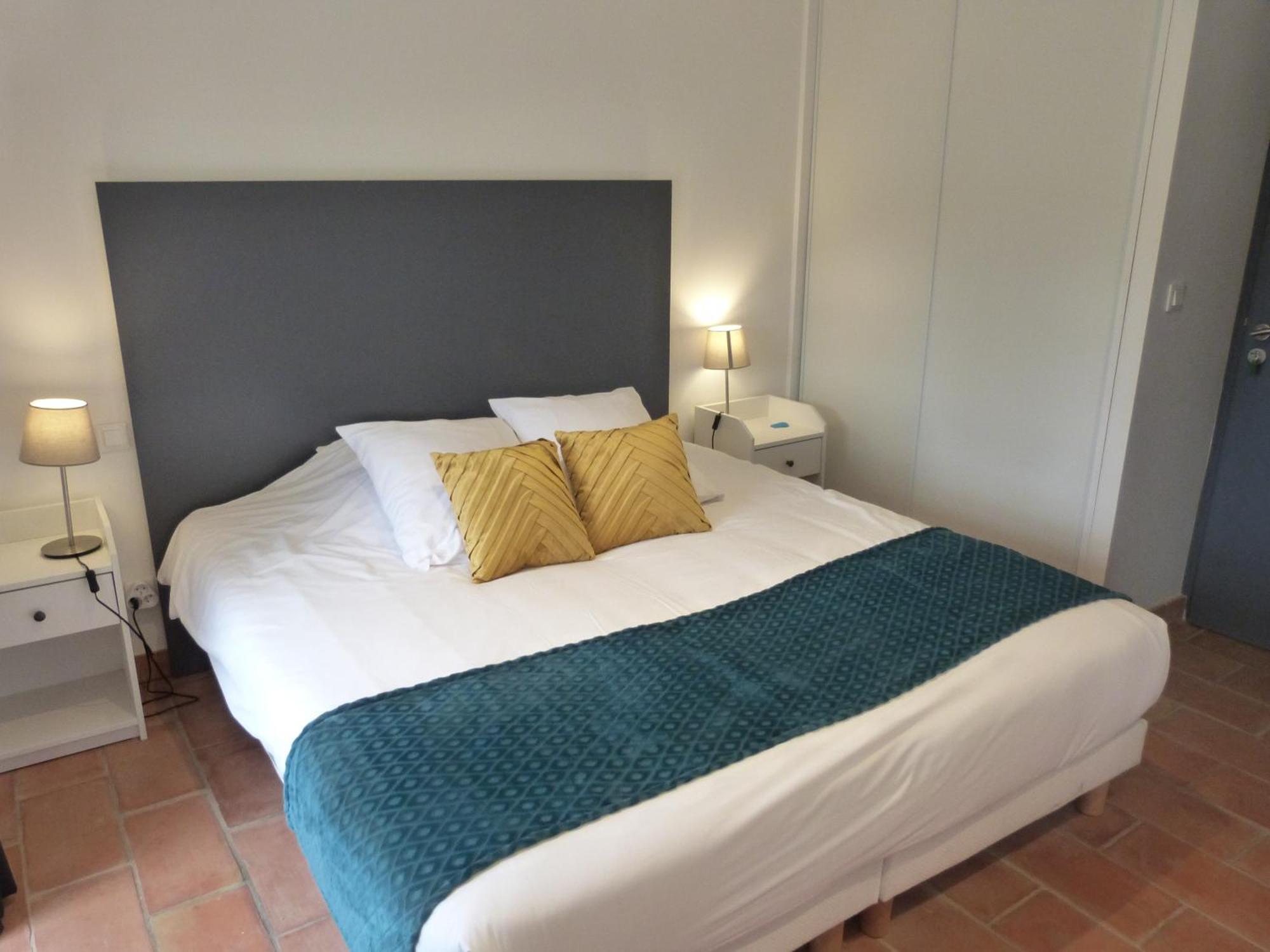 Prieure De Grignan Hotel Bagian luar foto